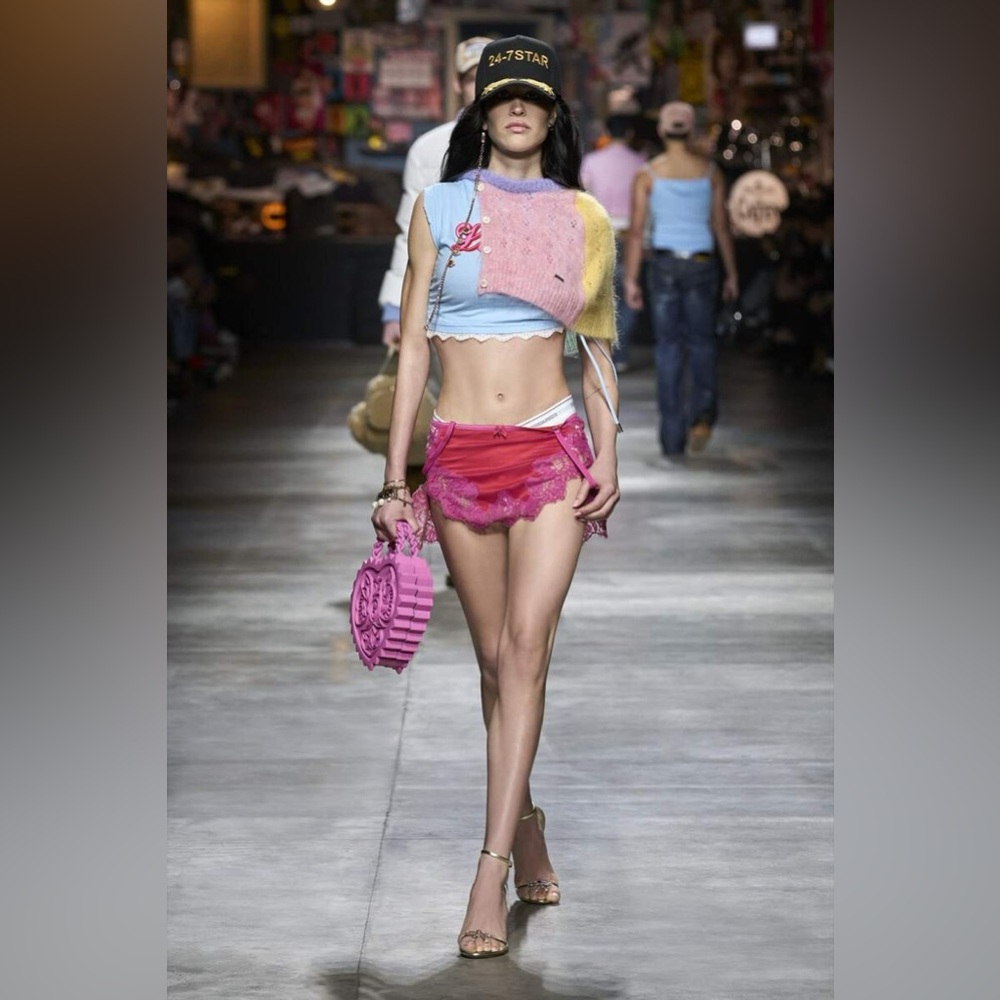 RARE DSQUARED2 RUNWAY 24-7 STAR HAT